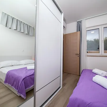 Ivka * マカルスカ