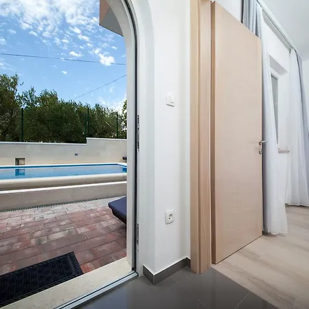 Ivka Apartment *