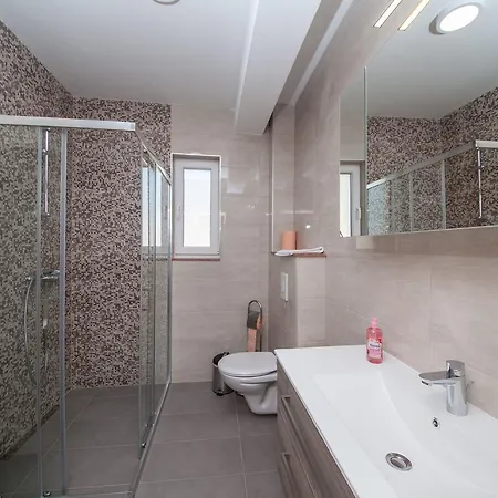 Ivka Apartment *