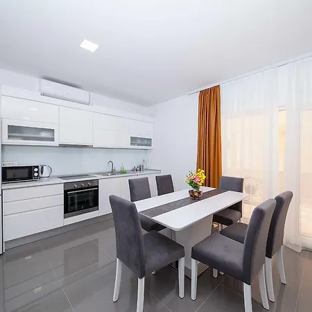 Ivka Apartment *