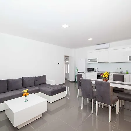 Ivka Apartment *